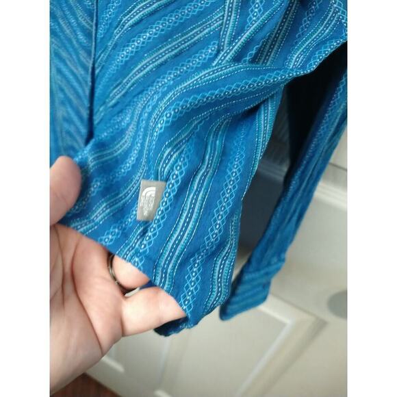 Northface Teal Striped Diamond Collared Button Long Sleeve Blouse. Size M - Picture 7 of 9